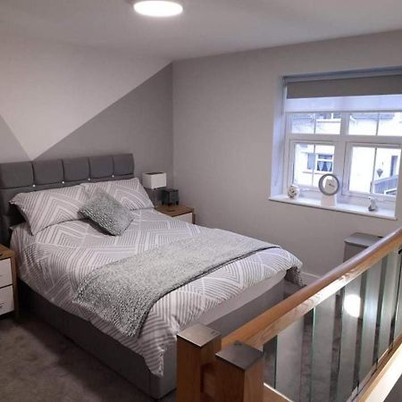 Outstanding Modern 1-Bed House In Chippenham Chippenham (Wiltshire) Exterior photo